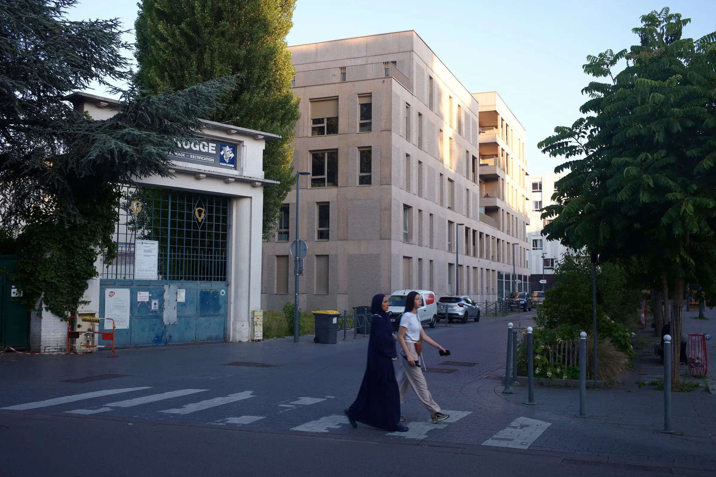 52 Logements ZAC Arras Europe in Lille by Damien Surroca Architectes, with brick façades and loggias, Photography Julien Lanoo