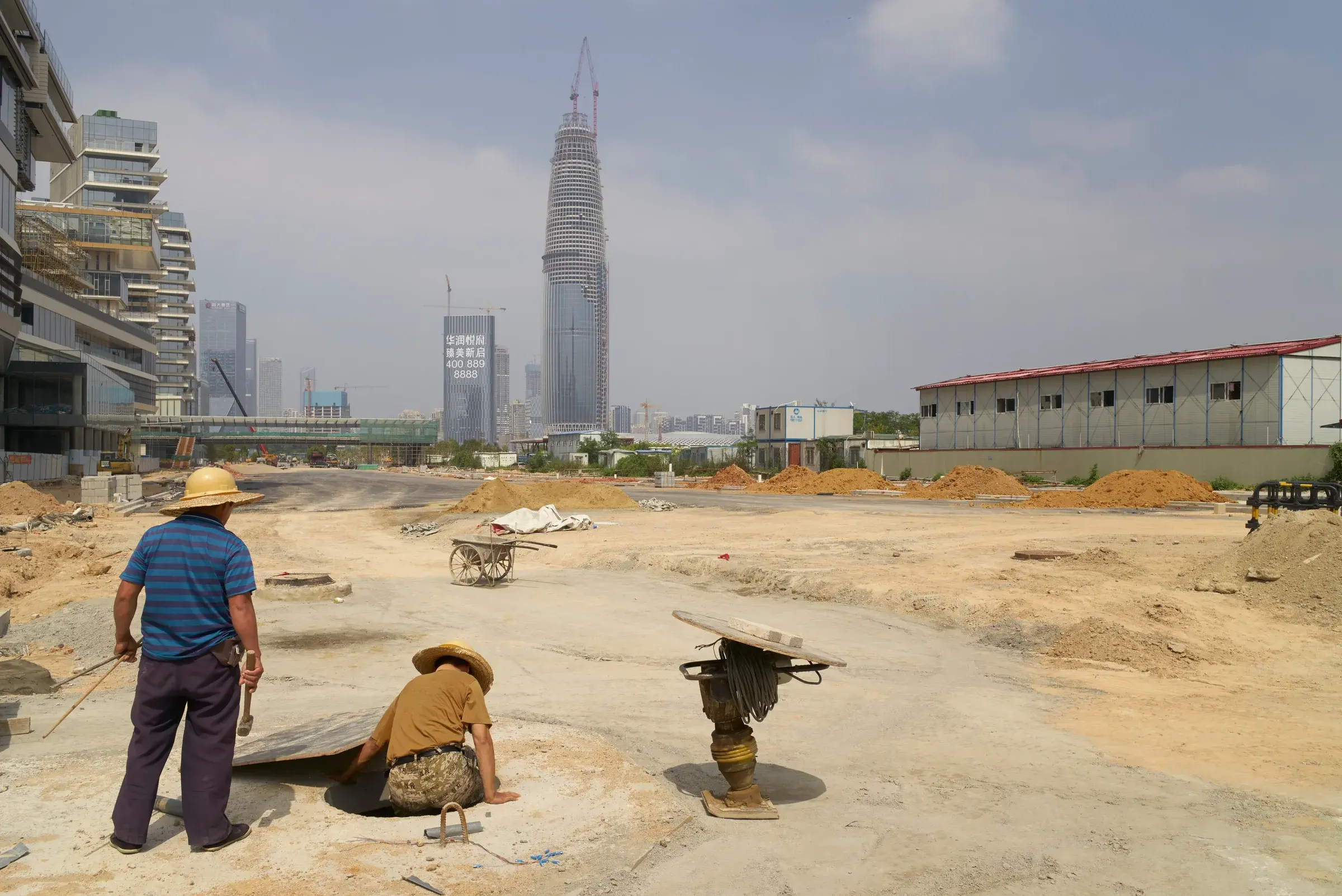 China Resources Tower under construction in Shenzhen, China, designed by Kohn Pedersen Fox Associates, with exposed structure and scaffolding. Photography Julien Lanoo