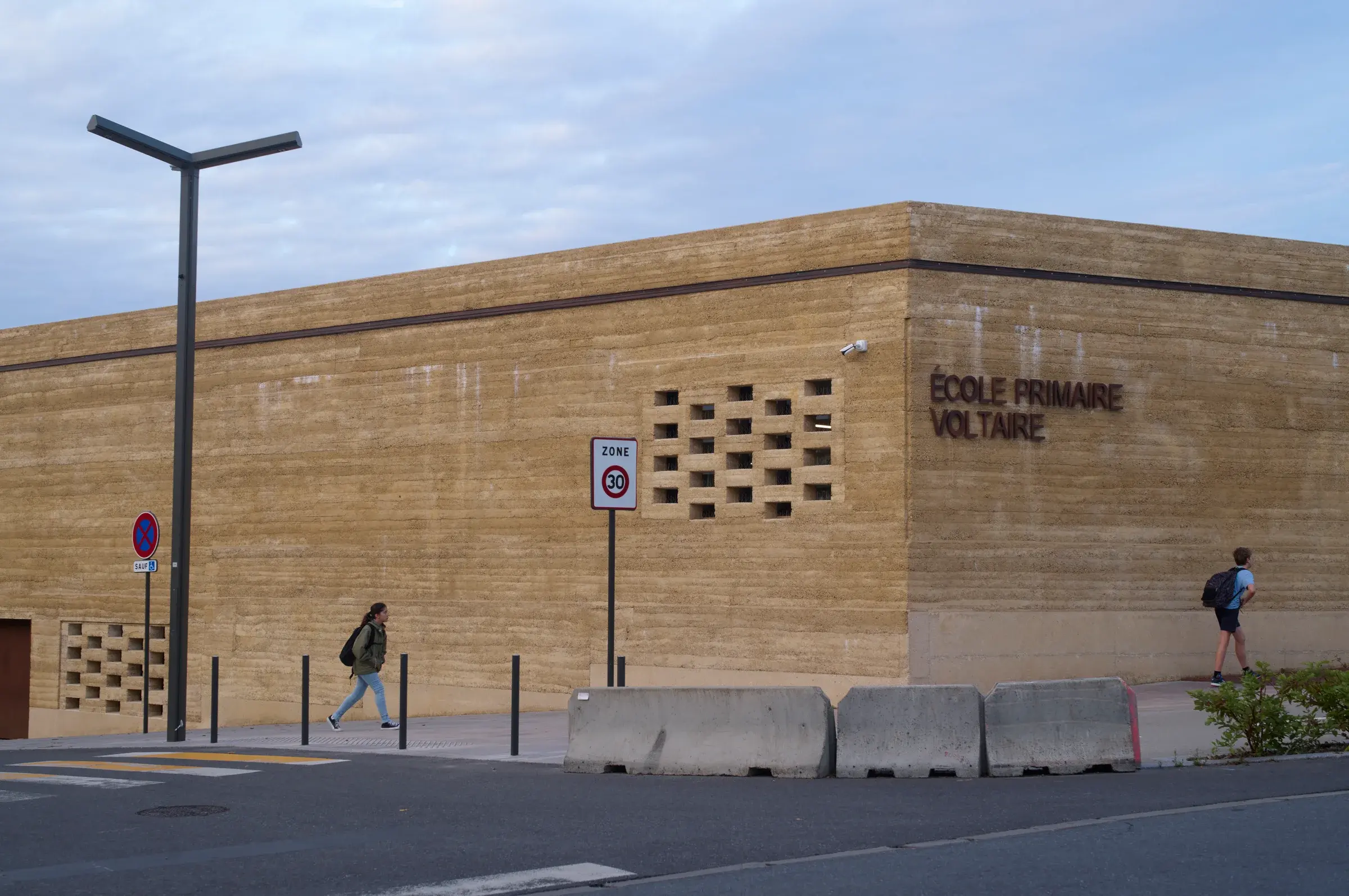 École Voltaire / École biosourcée in Châtenay-Malabry by a+ samueldelmas architectes, Photography Julien Lanoo