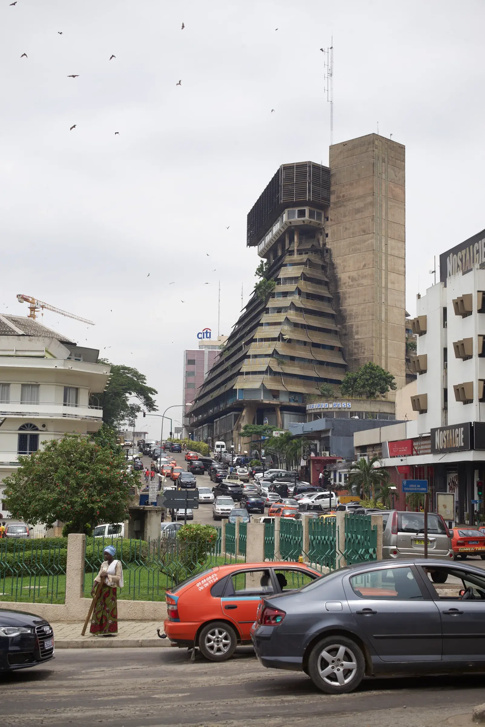 Street view of Le Plateau in Abidjan with offices and towers overlooking the district, Photography Julien Lanoo