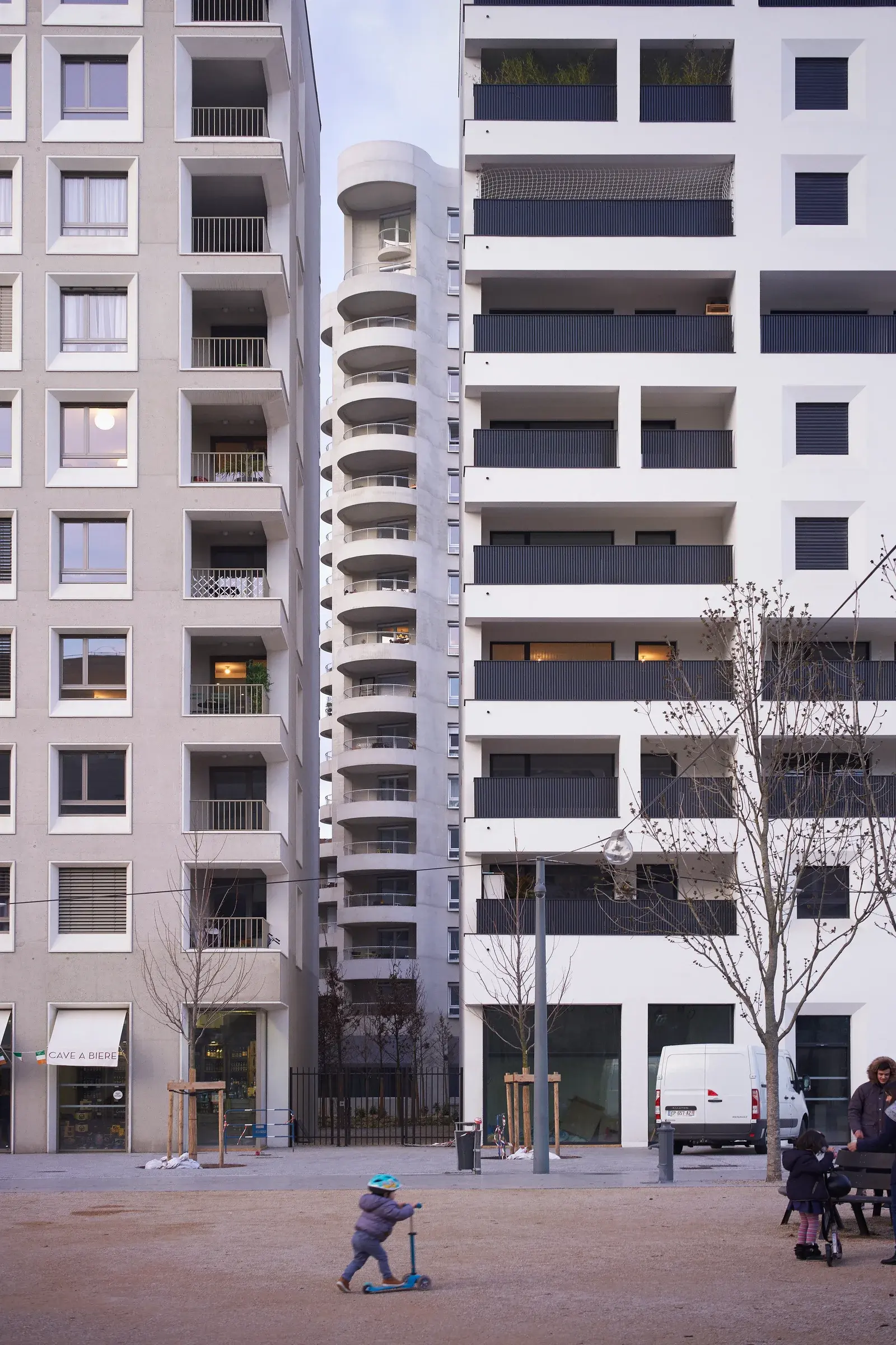 Îlot A3 in Lyon, France, by Herzog & de Meuron, showing the mixed-use block and shared courtyard, Photography Julien Lanoo