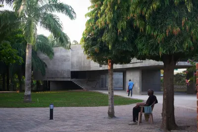 Nubuke Foundation in Accra, Ghana, by NAV_S Baerbel Mueller and TAELON7, showing the exhibition volume above the garden, Photography Julien Lanoo