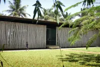 Pavillon Bambou in Assinie-Mafia, Côte d’Ivoire, with open residence volumes and tropical setting. Photography Julien Lanoo