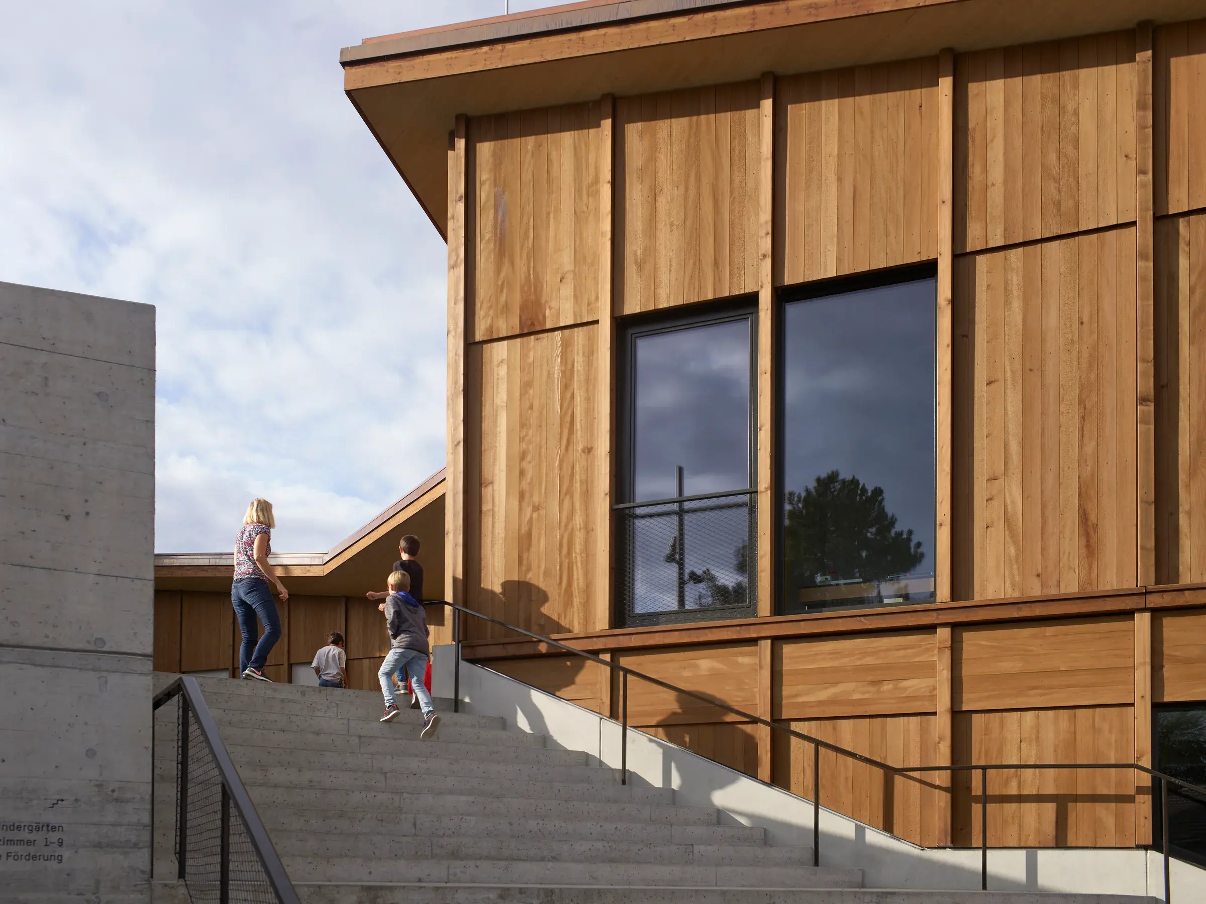 Port School by Skop in Port, Switzerland, with a folded roof and slope-led outdoor access. Photography Julien Lanoo