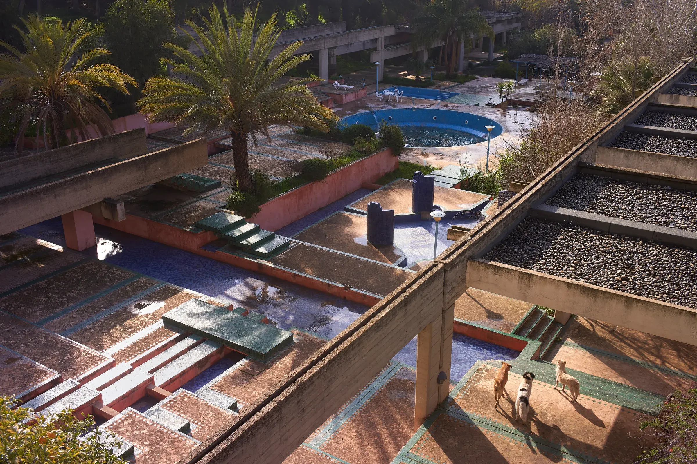 Sidi Harazem Thermal Bath by Jean-François Zevaco in Sidi Harazem, Morocco, with sculptural concrete forms and shaded circulation. Photography Julien Lanoo