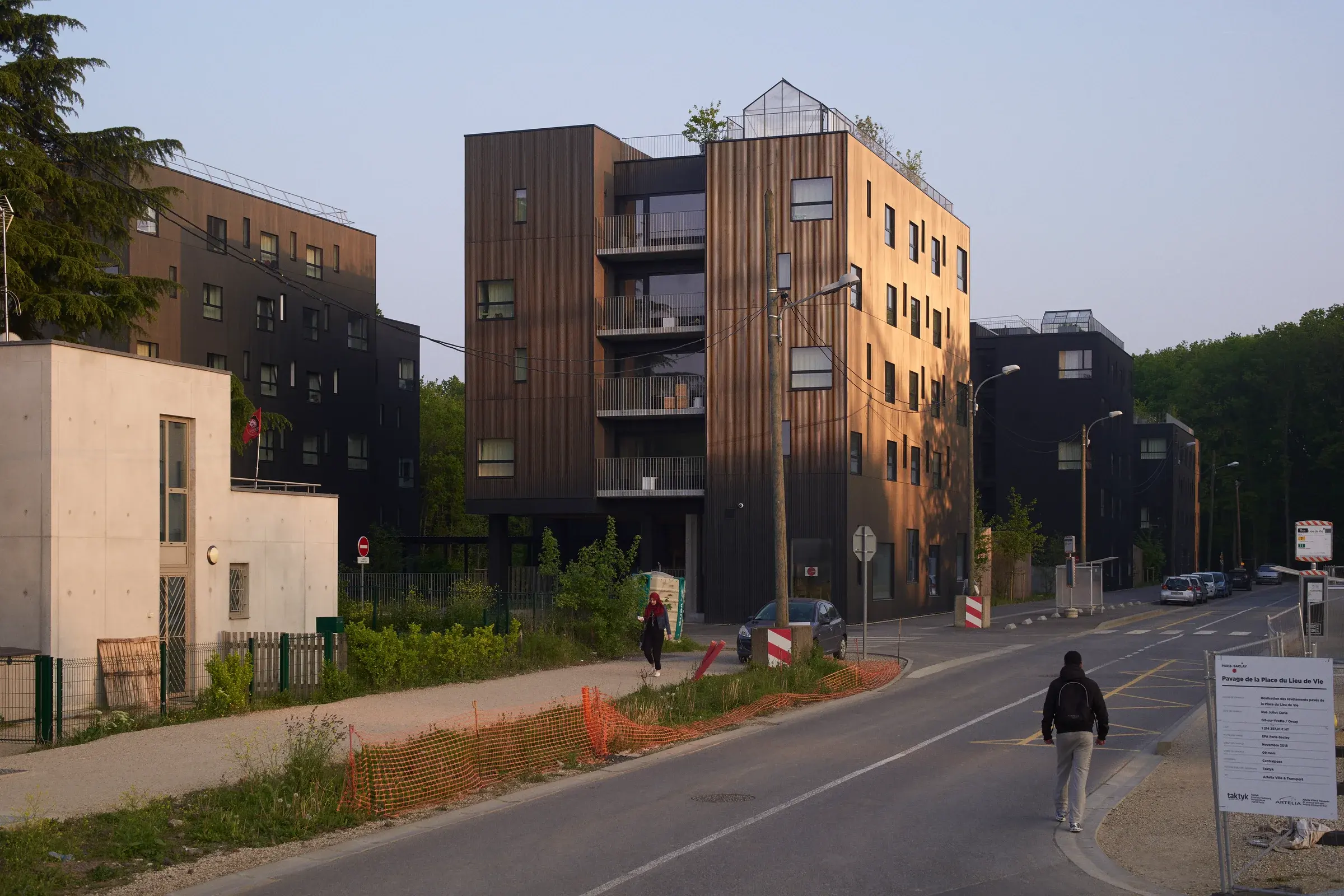 TANK Architectes student housing at Résidence Eileen Gray in Paris-Saclay, France, with shifted volumes and planted surroundings, Photography Julien Lanoo