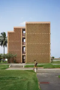 Université Félix Houphouët-Boigny campus in Abidjan, Côte d’Ivoire, with landscaped grounds and circulation spaces, Photography Julien Lanoo